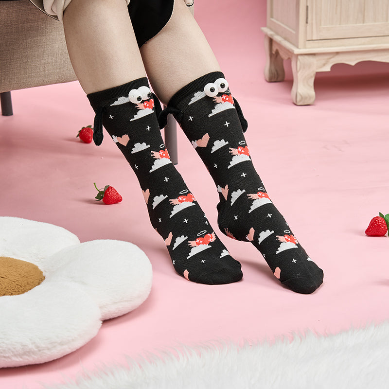 Couple love magnet holding hands socks