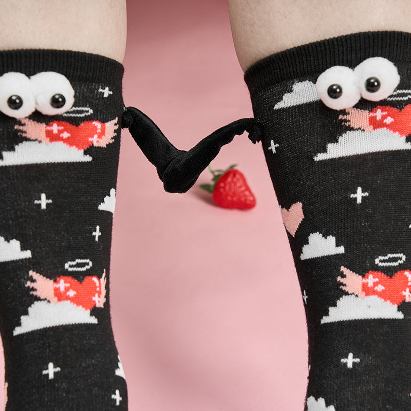 Couple love magnet holding hands socks