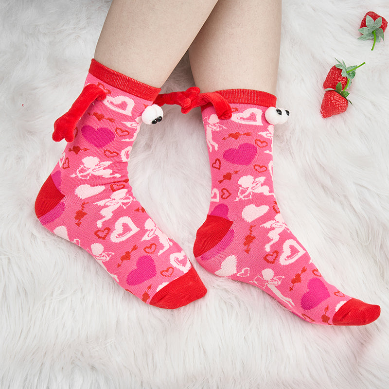 Couple love magnet holding hands socks