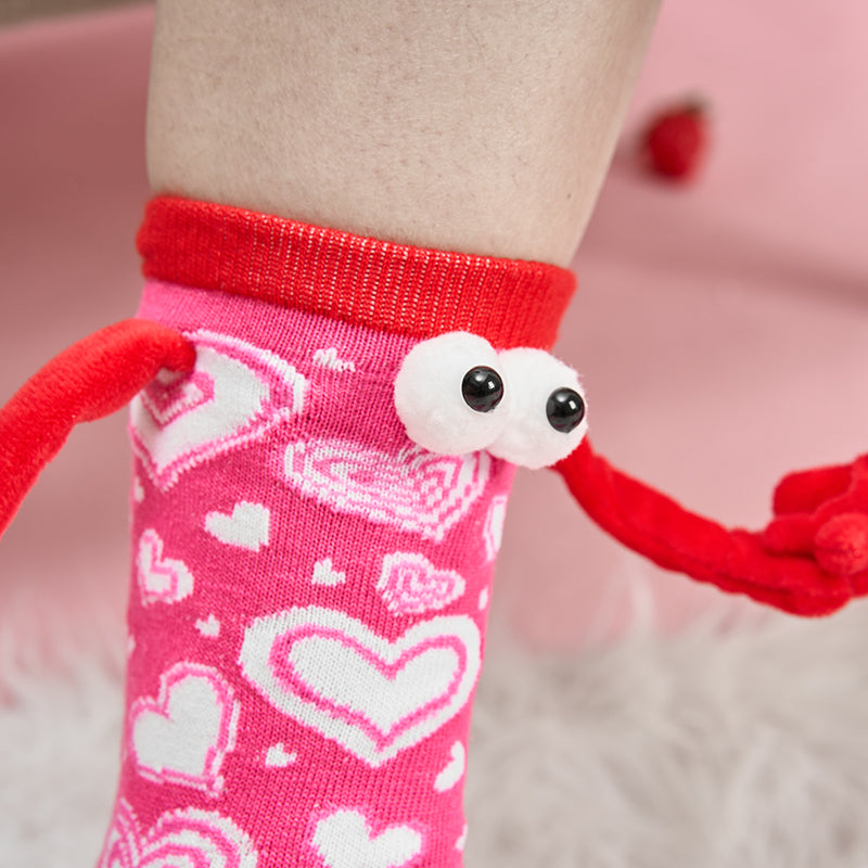 Couple love magnet holding hands socks