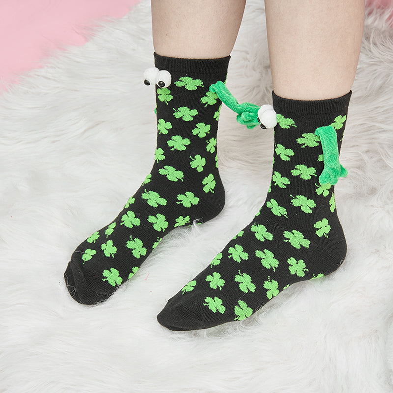 Couple love magnet holding hands socks