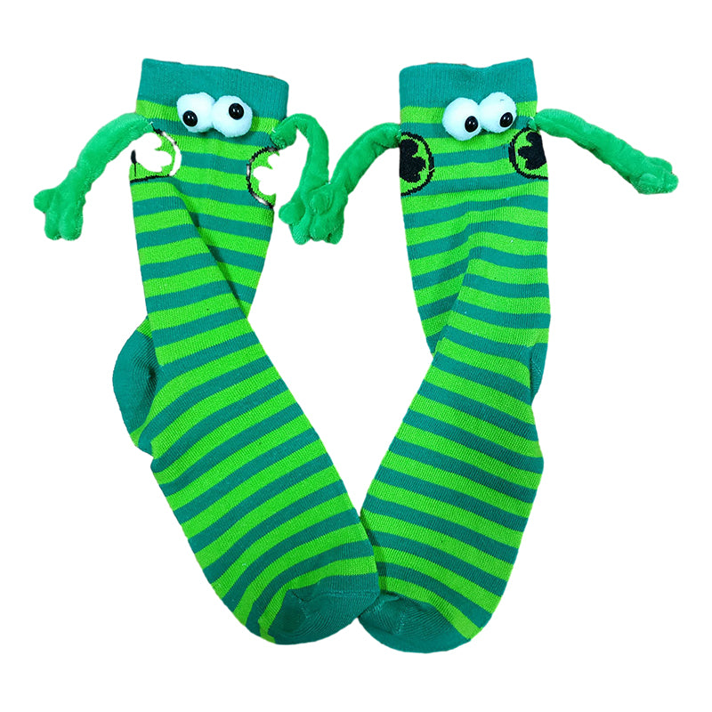 Couple love magnet holding hands socks