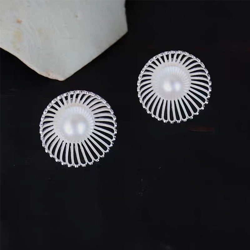 Unique Design Pearl Ear Stud