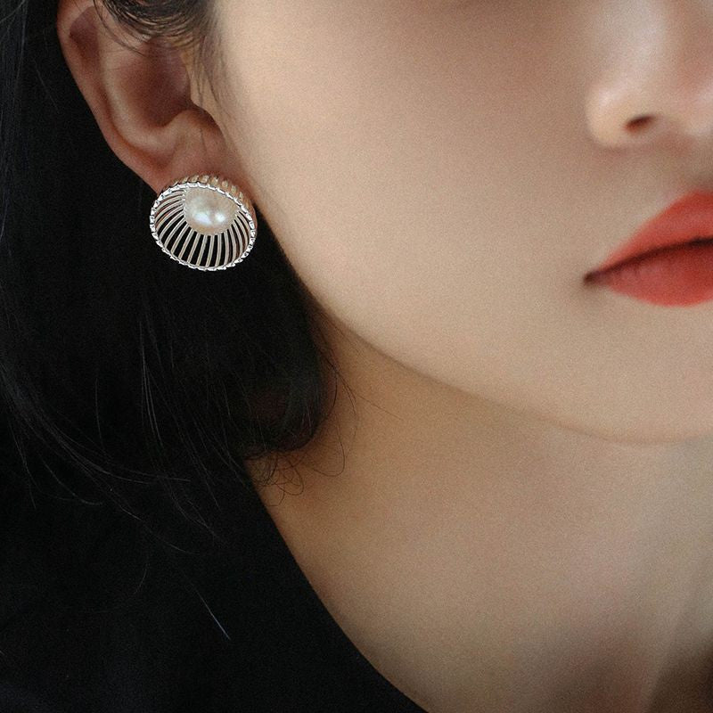 Unique Design Pearl Ear Stud
