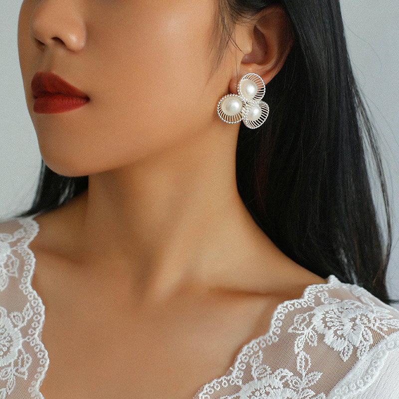 Unique Design Pearl Ear Stud
