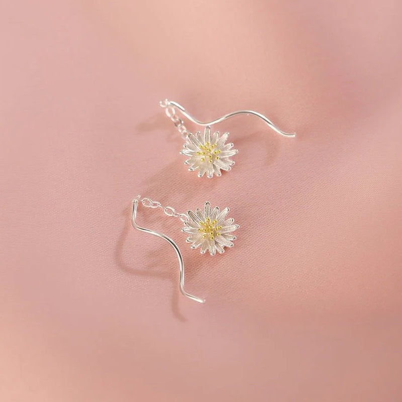 Sweet Daisy Wave Threader Earrings