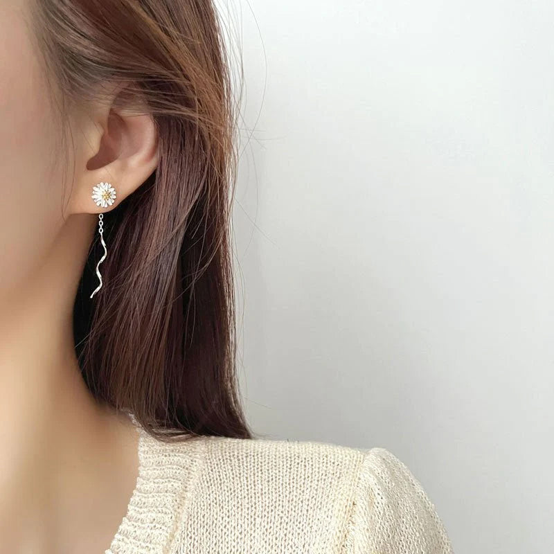 Sweet Daisy Wave Threader Earrings