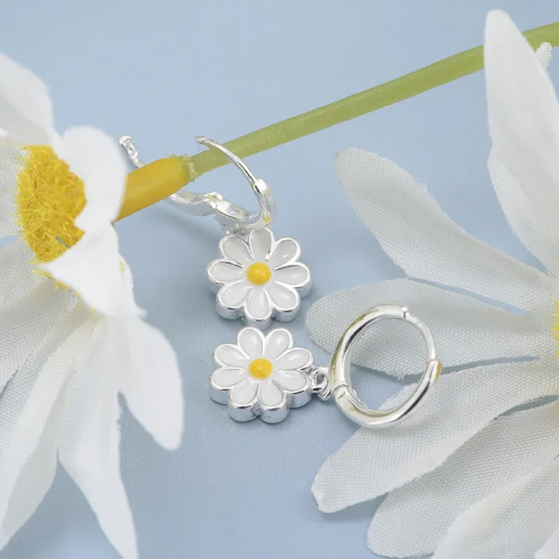 Women's Short Daisy Earrings