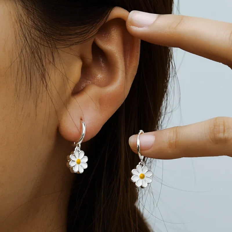 Women's Short Daisy Earrings