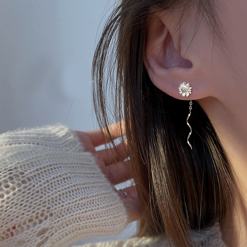 Sweet Daisy Wave Threader Earrings