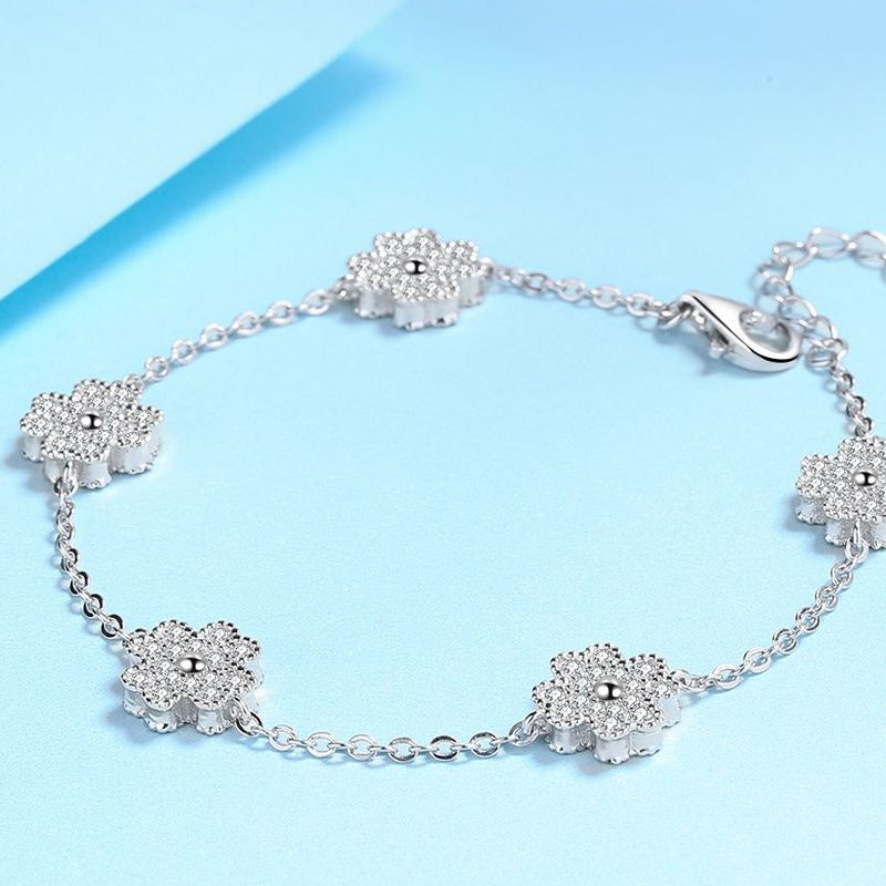 Lucky Clover Moissanite Bracelet