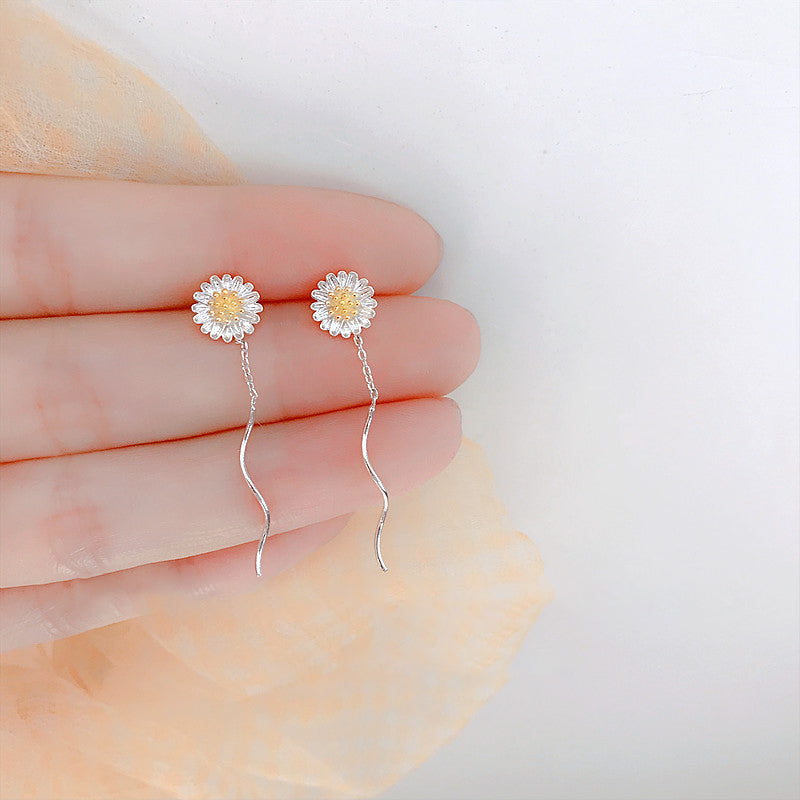 Sweet Daisy Wave Threader Earrings