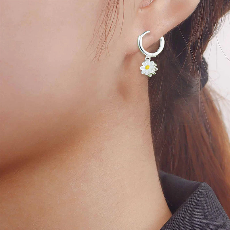 Women's Short Daisy Earrings