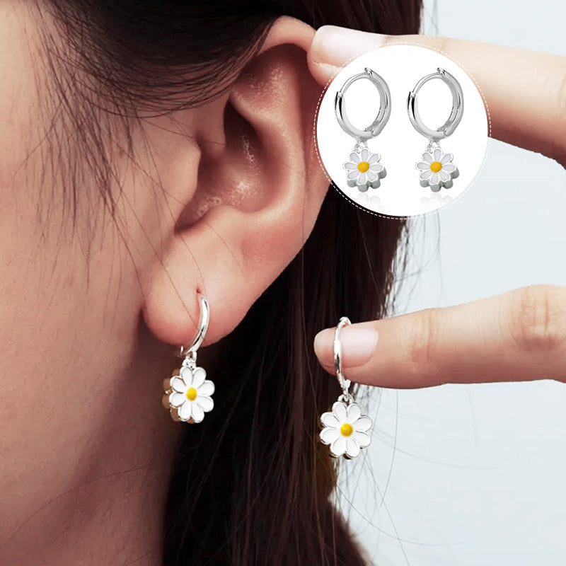 Women's Short Daisy Earrings