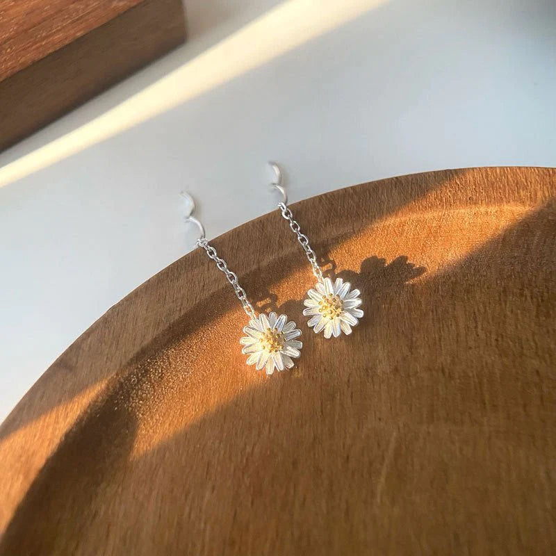 Sweet Daisy Wave Threader Earrings