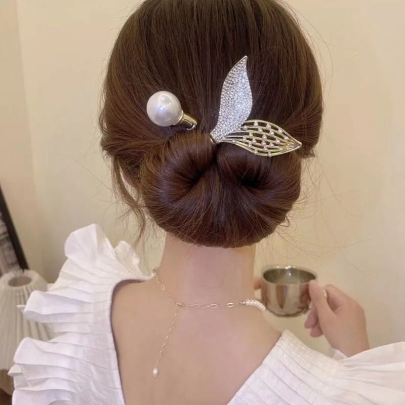 Elegant Lazy Hair Key