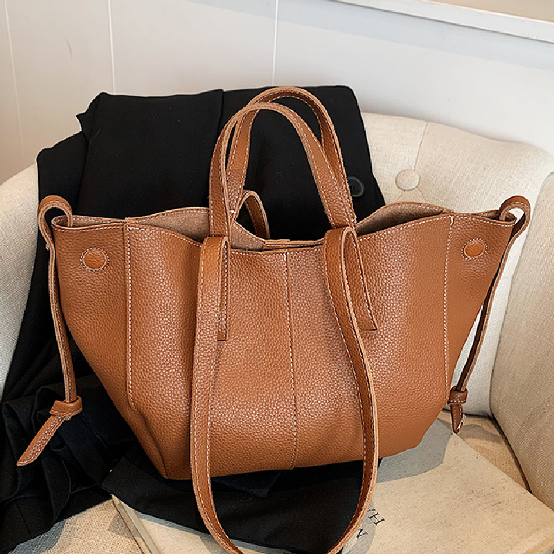 Urban Vintage Large-Capacity Tote Bag
