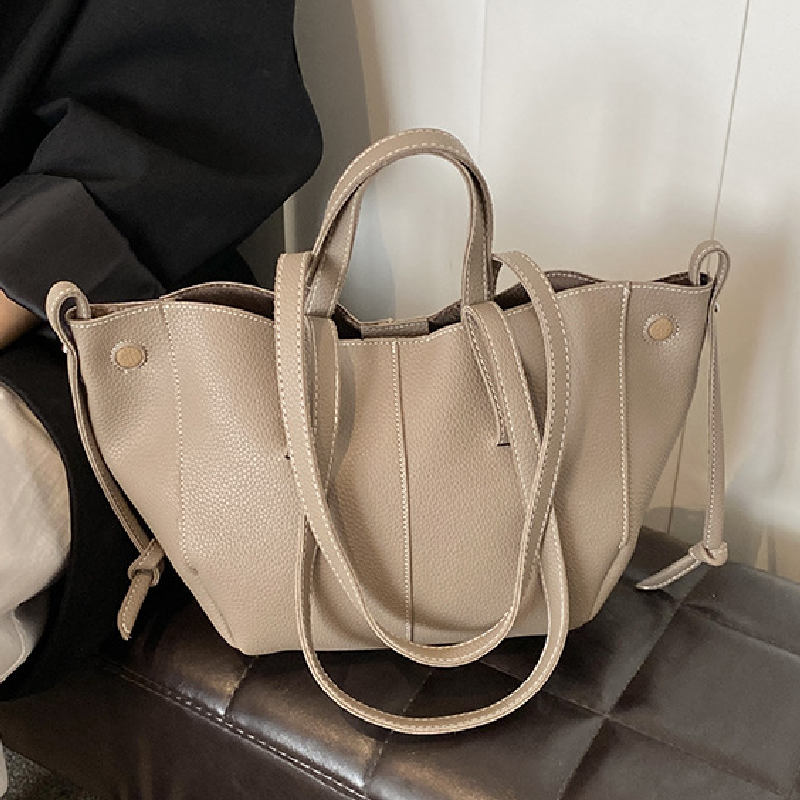 Urban Vintage Large-Capacity Tote Bag