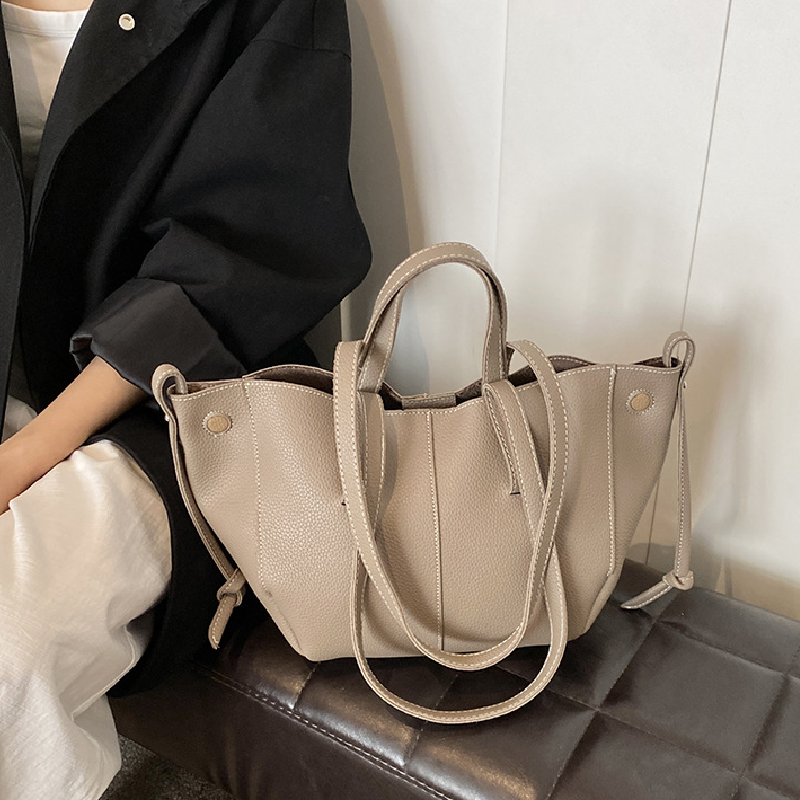 Urban Vintage Large-Capacity Tote Bag