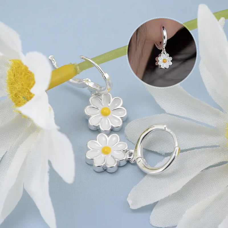 Women's Short Daisy Earrings
