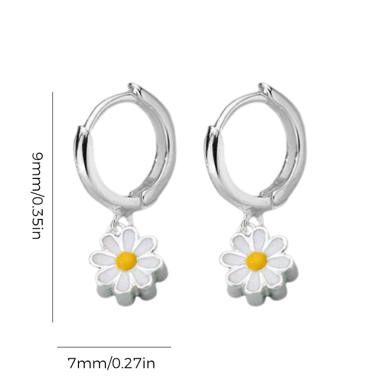 Women's Short Daisy Earrings