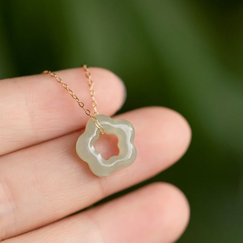 FLOWER JADE NECKLACE