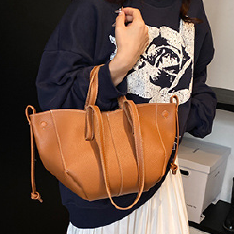 Urban Vintage Large-Capacity Tote Bag