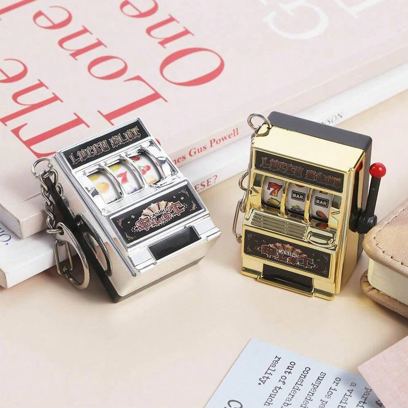 Key ring designed in the form of a slot machine