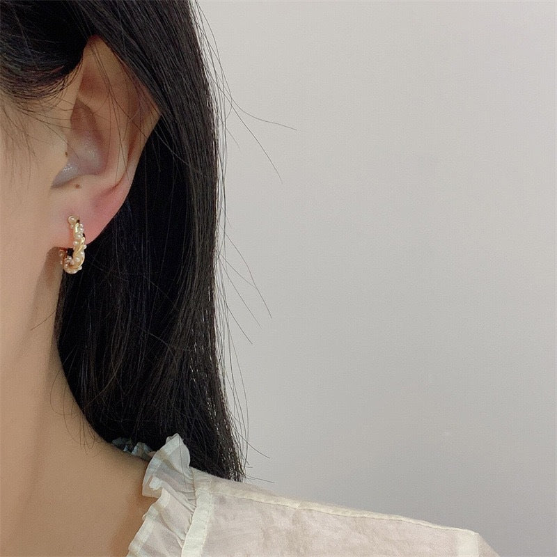 TWISTED PEARL EARRINGS (PAIR)