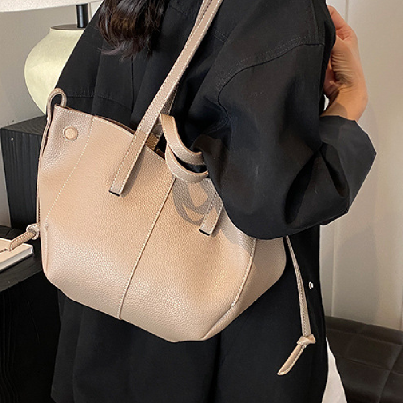 Urban Vintage Large-Capacity Tote Bag