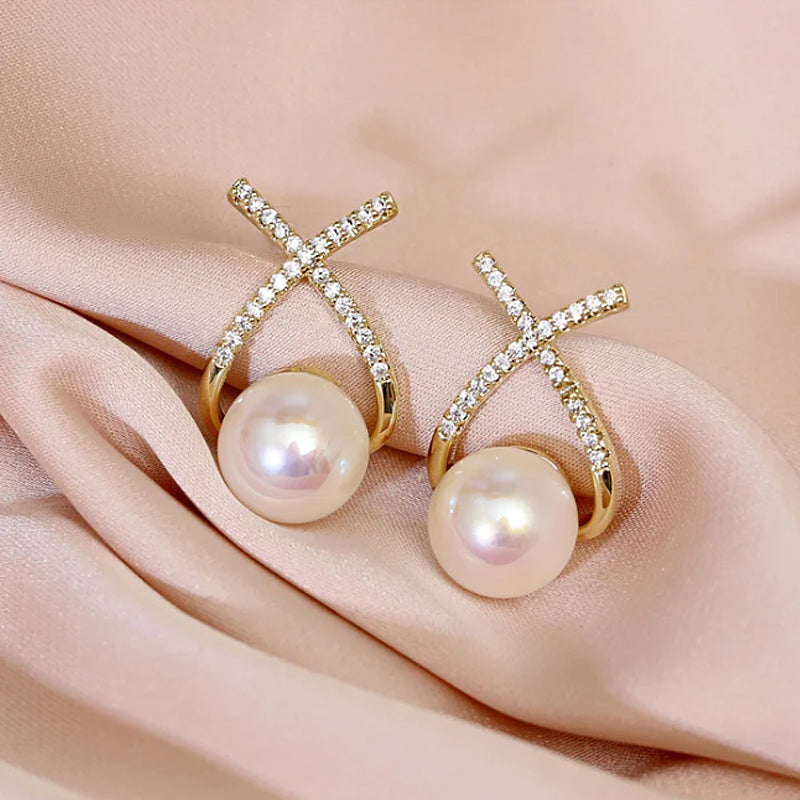 💖 Triangle Pearl Stud Earrings