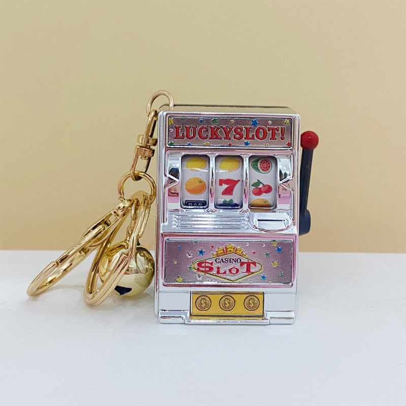 Key ring designed in the form of a slot machine