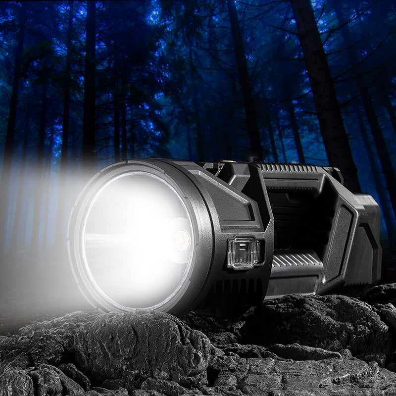 Strong outdoor multi-function LED flashlight