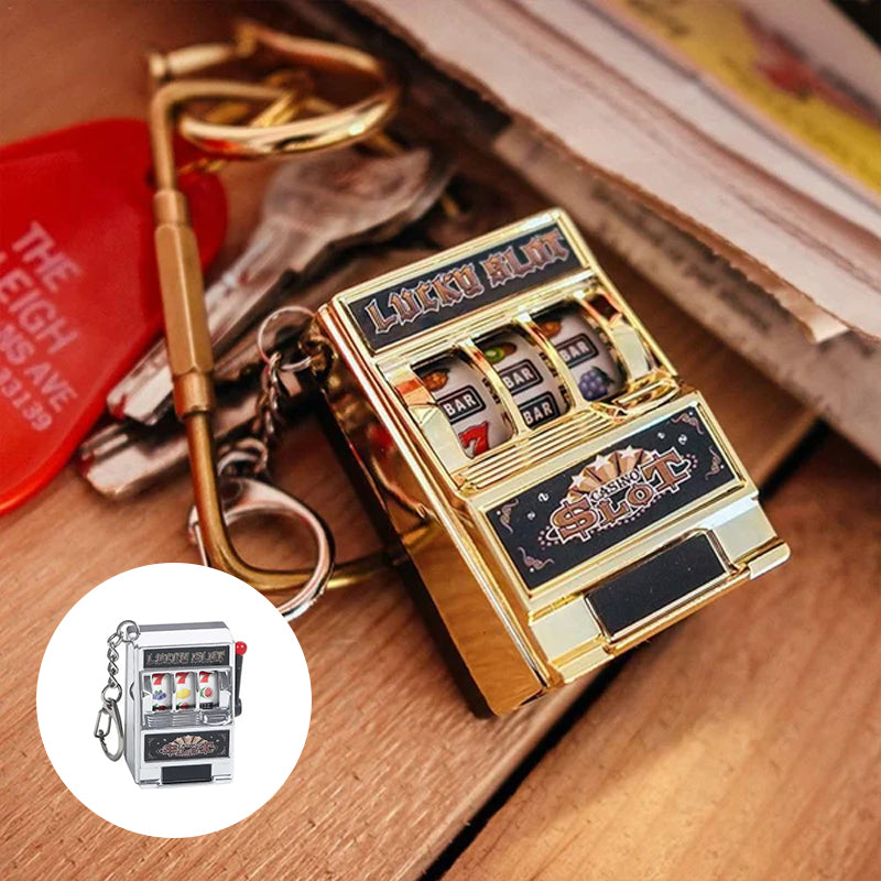 Key ring designed in the form of a slot machine