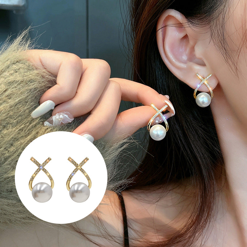 💖 Triangle Pearl Stud Earrings