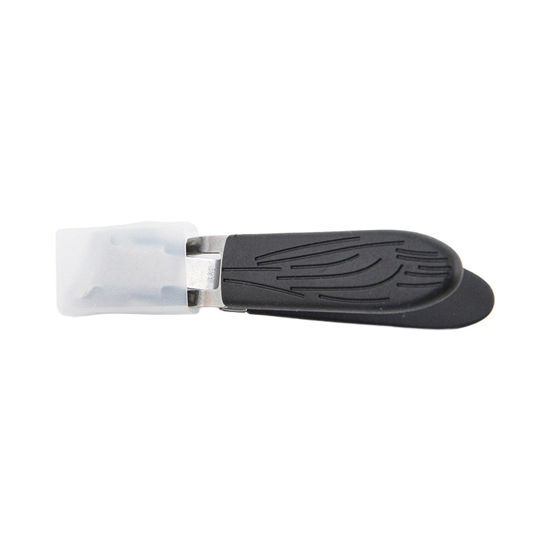 Splash-proof slanted nail clipper