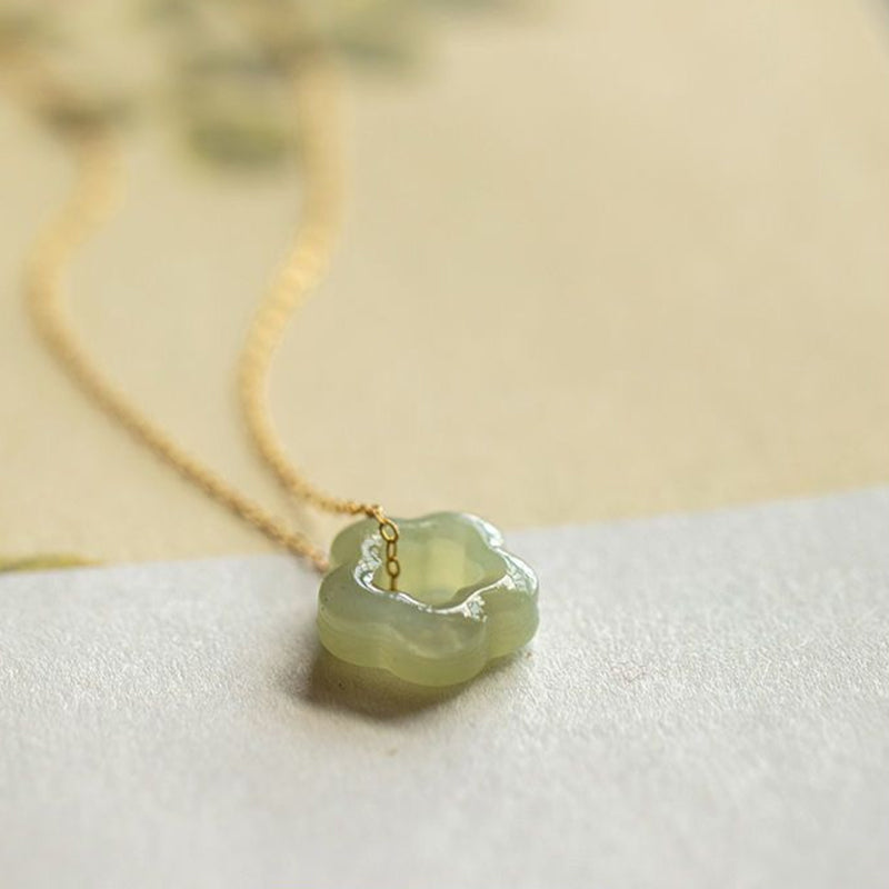 FLOWER JADE NECKLACE