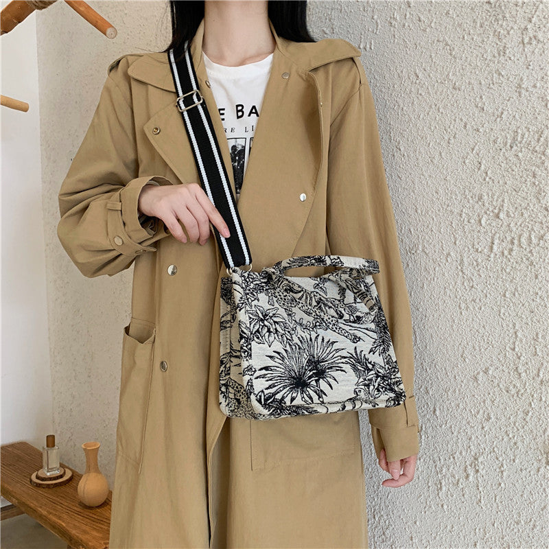 JACQUARD EMBROIDERY SHOULDER BAG