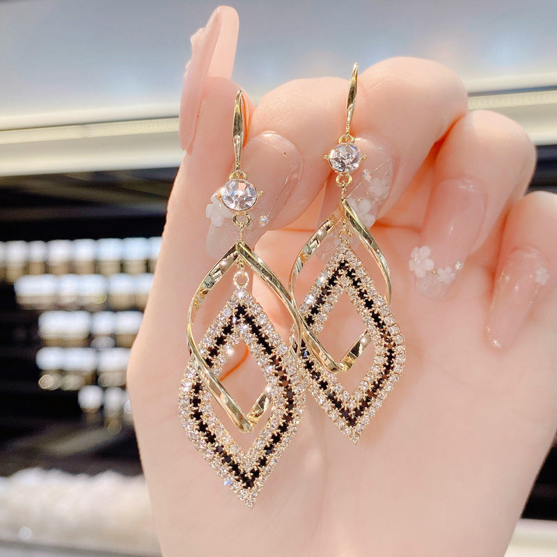 Rhombus Earrings With Diamonds