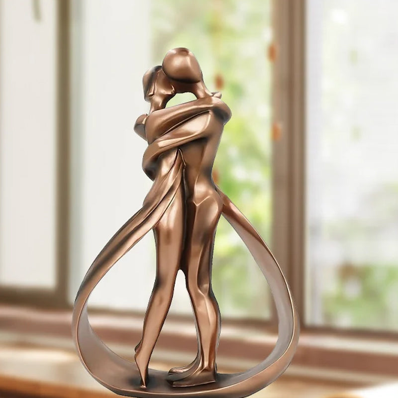 Romantic Lovers Embrace Statue