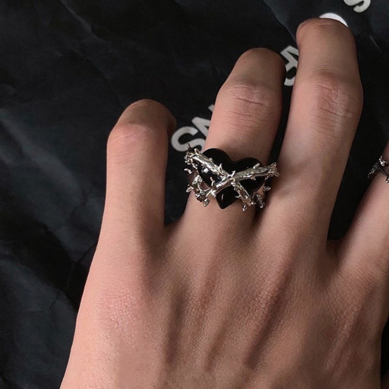 Vintage Thorns Love Heart Ring