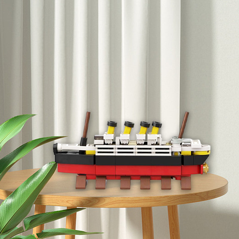 Titanic Cruise Ship Model
