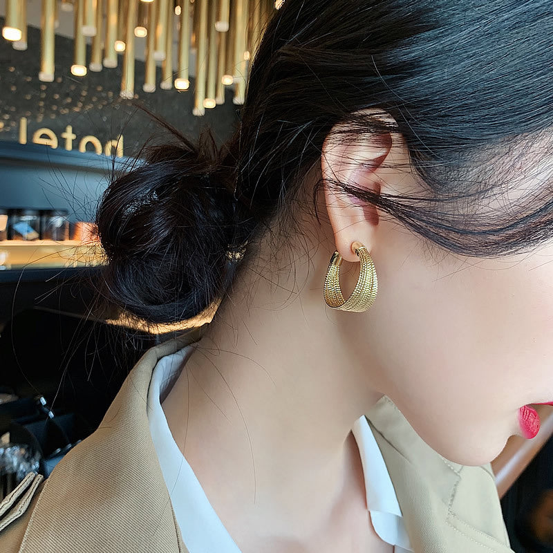 C-shaped Brushed Earrings