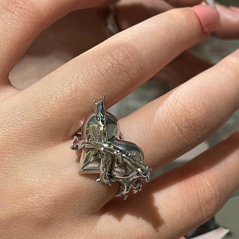 Vintage Thorns Love Heart Ring