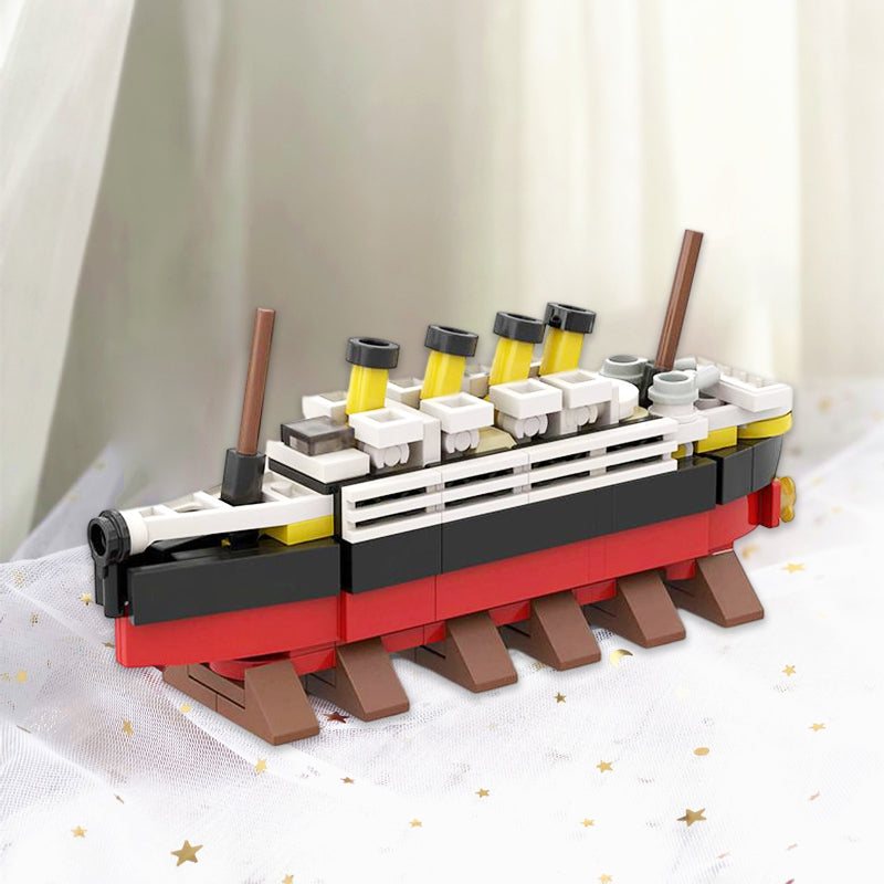 Titanic Cruise Ship Model