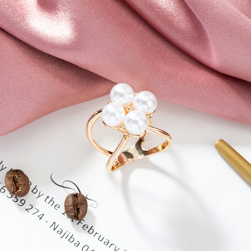 Women's Elegant Pearl Floral Scarf Ring Clip