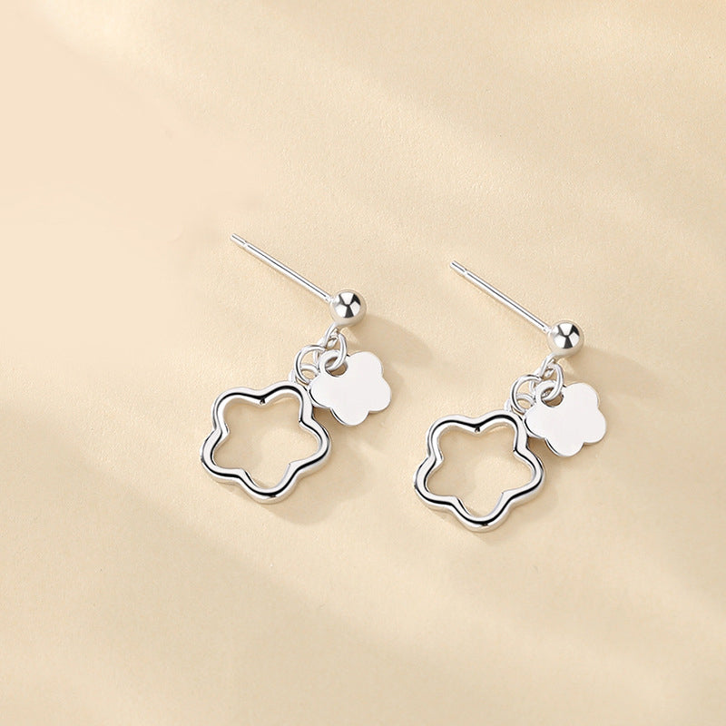The Earrings of Flower Pattern