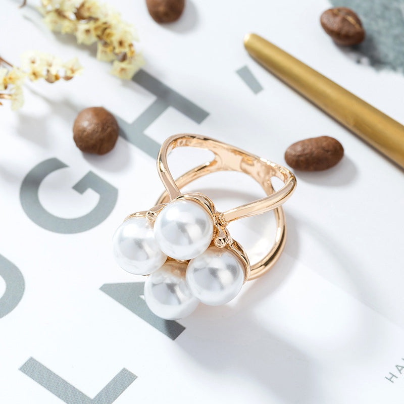 Women's Elegant Pearl Floral Scarf Ring Clip