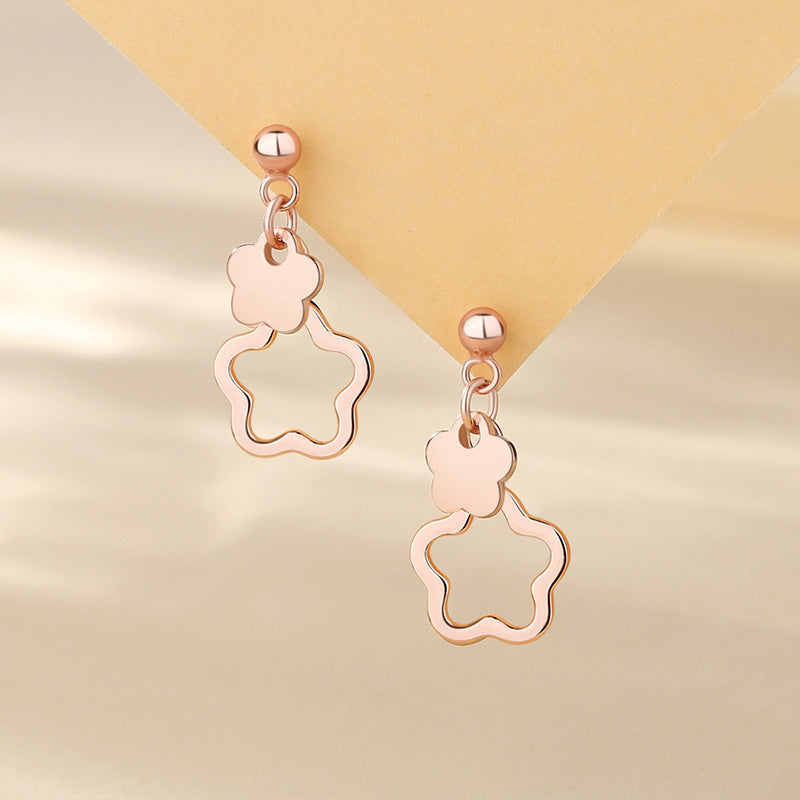 The Earrings of Flower Pattern
