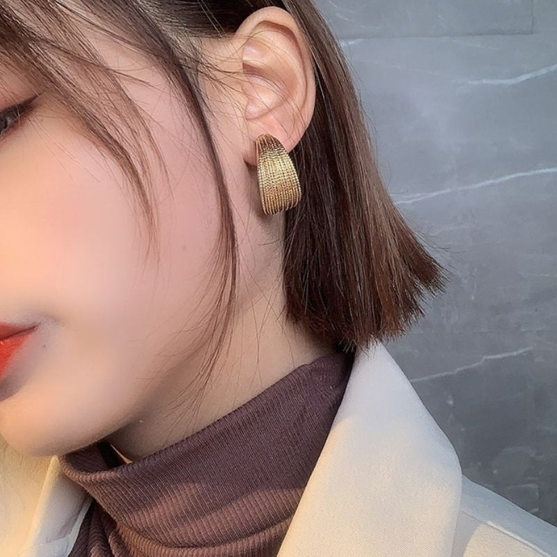 C-shaped Brushed Earrings